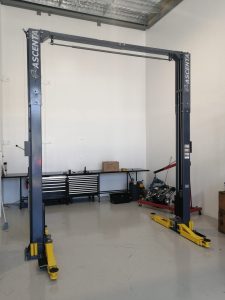 Ascenta 4000CF – 2-Post Car Hoist with 4-tonne capacity