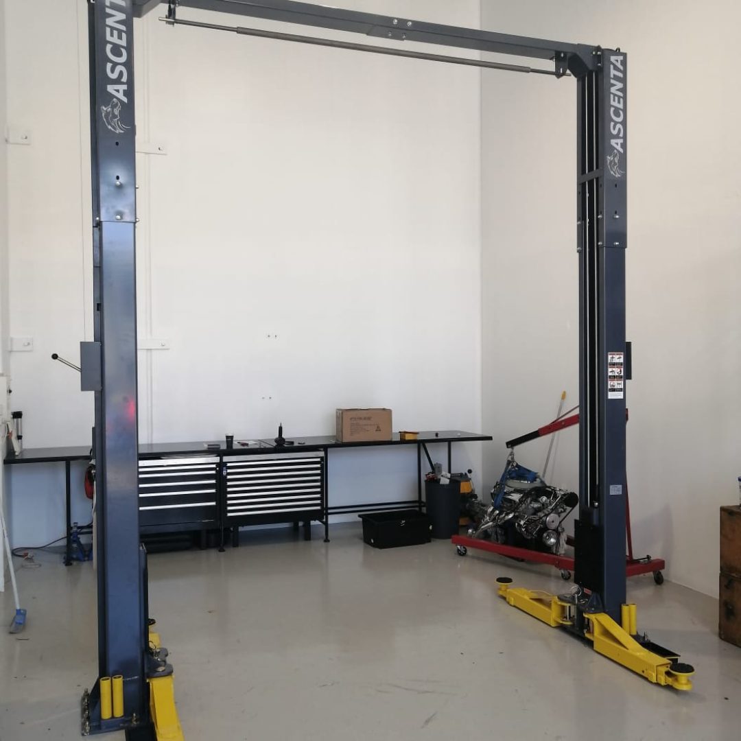 Ascenta 4000CF – 2-Post Car Hoist with 4-tonne capacity